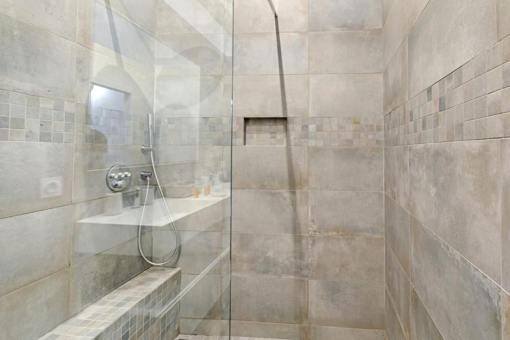 Newly Renovated Near La Madeleine Appartement Parijs