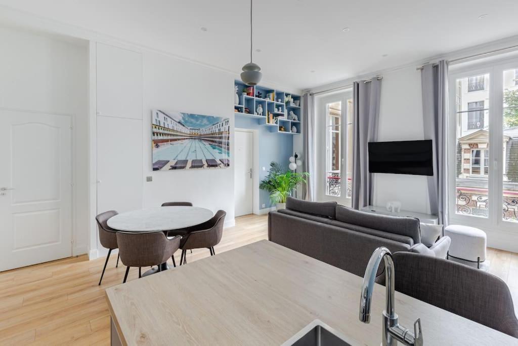 Newly Renovated Near La Madeleine * Parijs