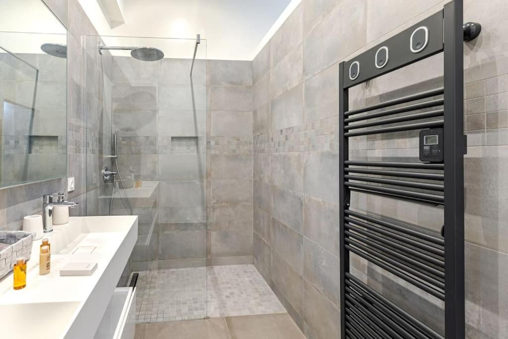 Newly Renovated Near La Madeleine Parijs
