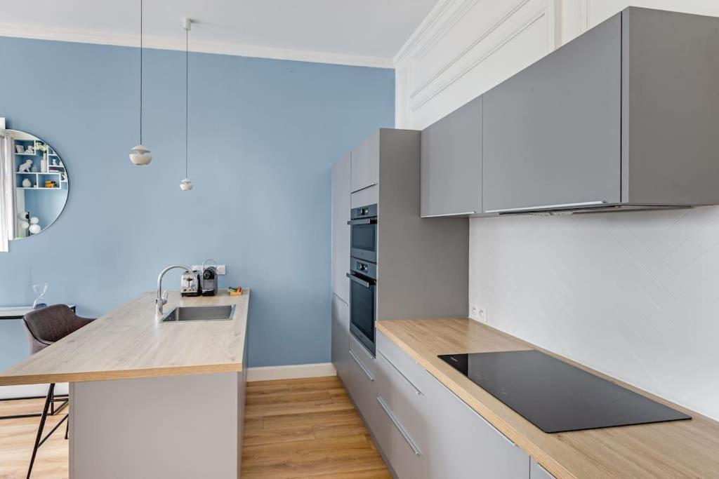 Newly Renovated Near La Madeleine Appartement Parijs