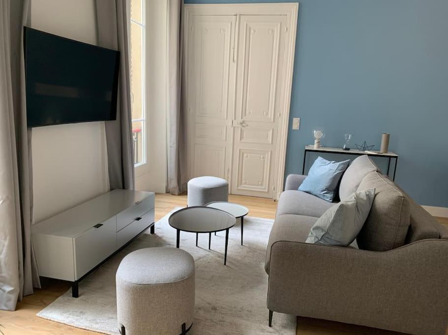 Newly Renovated Near La Madeleine * Parijs